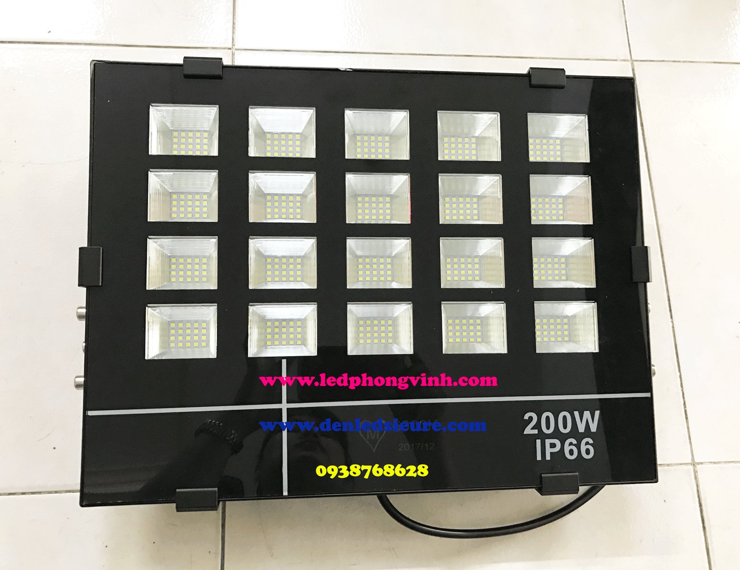  Đèn pha led 150W dạng khung cửa sổ